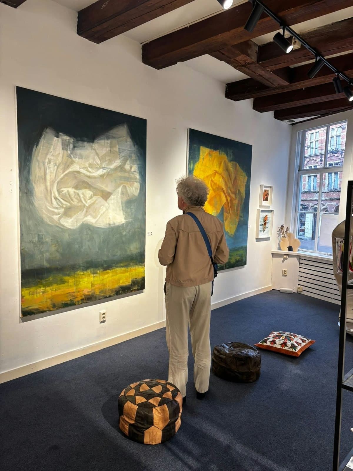 Visitor experiencing art at Artfello Amsterdam